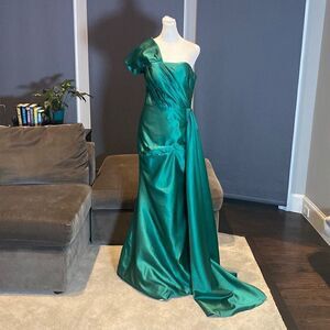 Women’s Green One Shoulder Full Length Mermaid Fit Formal Dress Size 6
